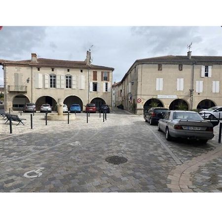 Layrac Logement Tout Equipe מראה חיצוני תמונה
